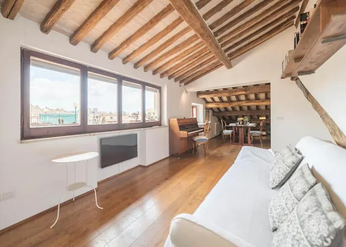 Pantheon Charming Penthouse *
